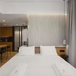 Kt *