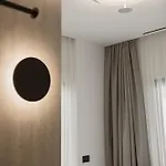 Kt *